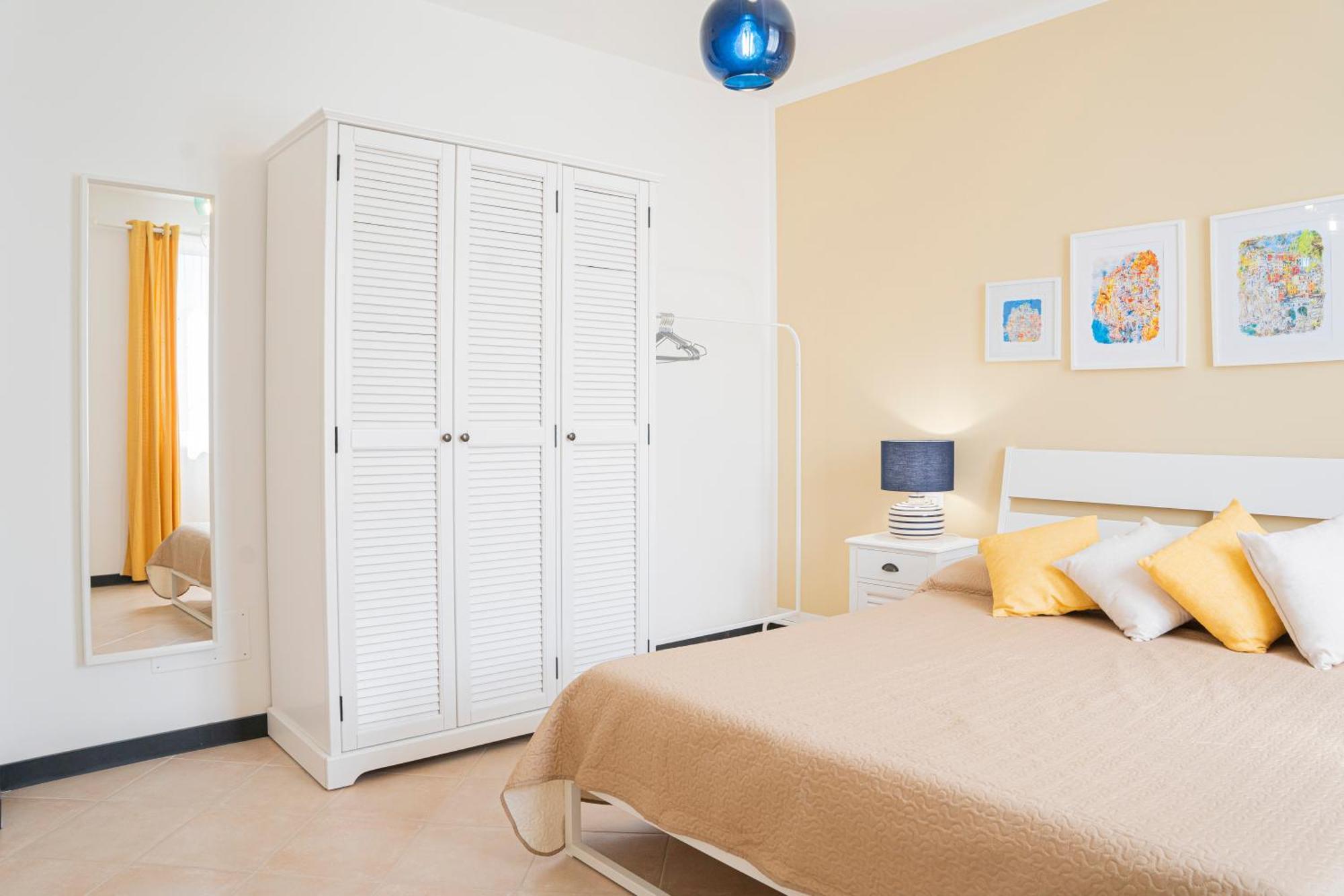 Vespa Apartments Moneglia Rom bilde