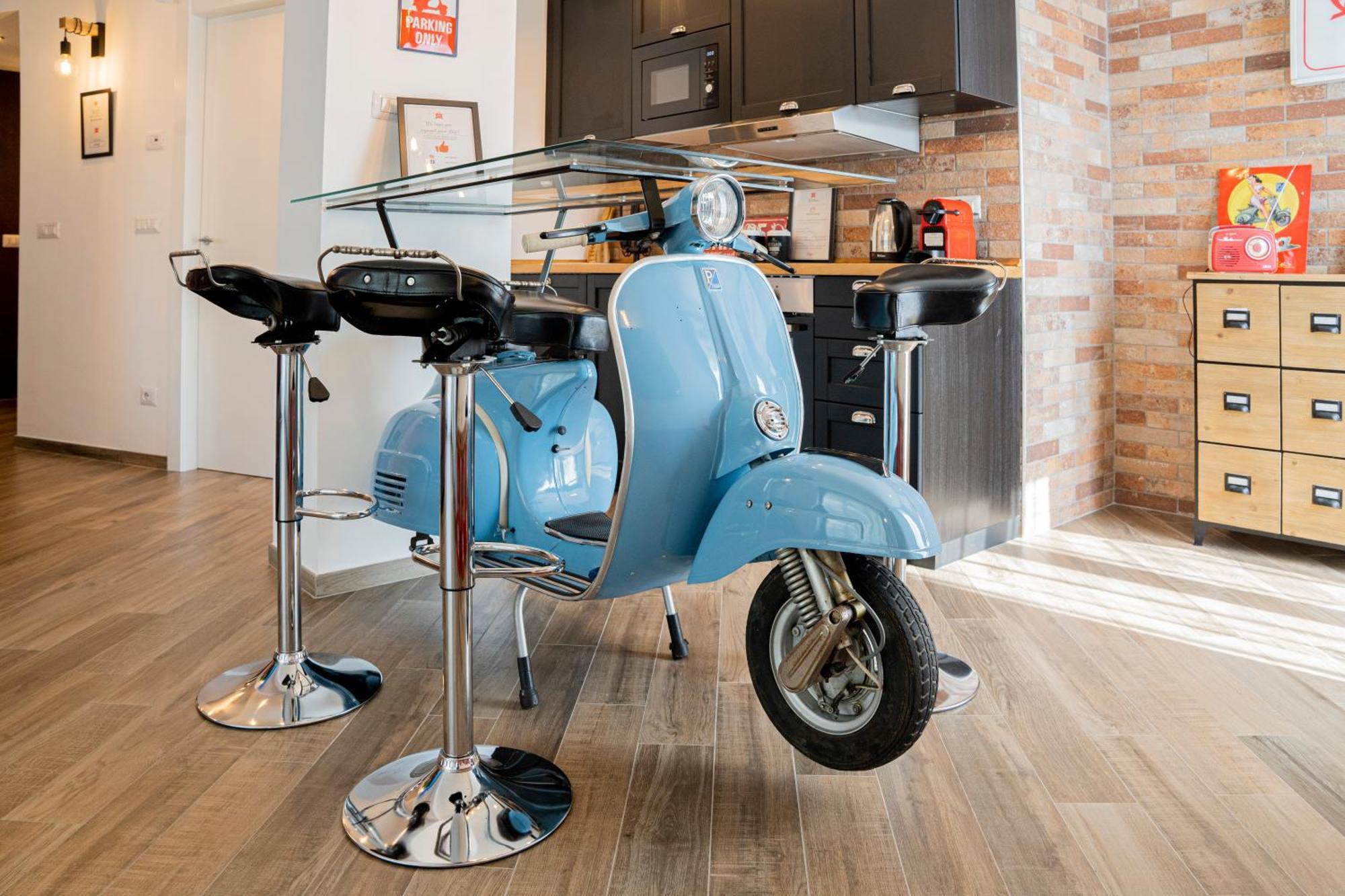 Vespa Apartments Moneglia Rom bilde